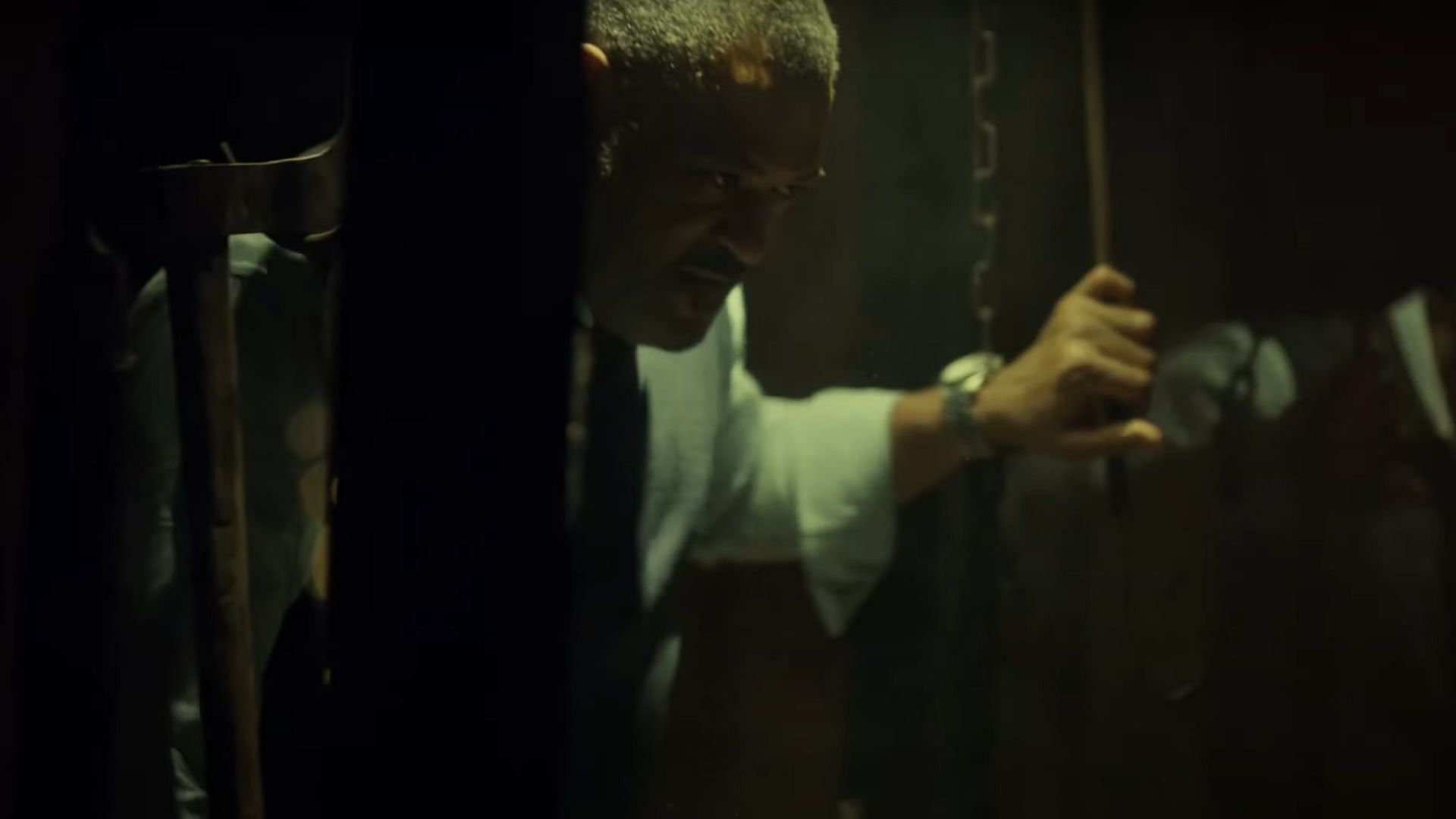 FBI Agent Crawford tries to prove Lecter's crimes (Image via YouTube/StudiocanalUK)